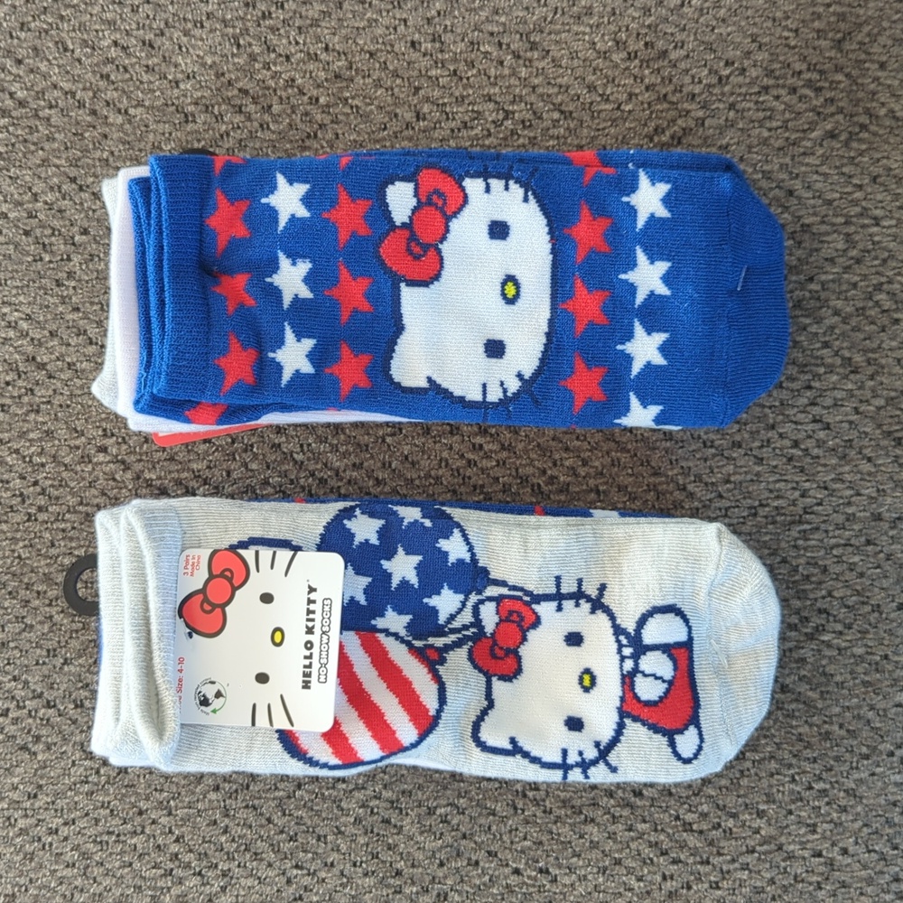NWT Hello Kitty No Show Socks